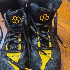 Rudis Size 5 boys Wtestling Shoe